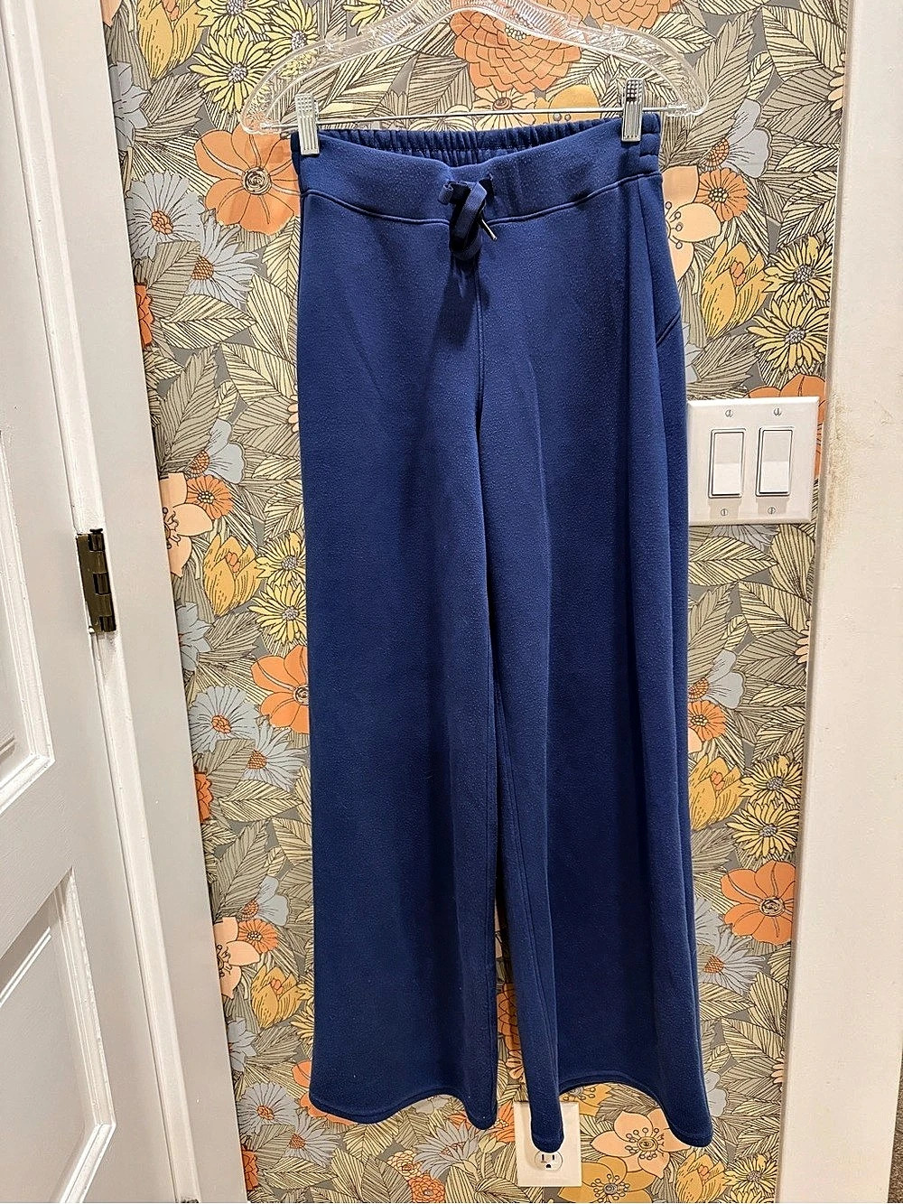 SPANX AirEssentials Wide Leg Pants (Small)